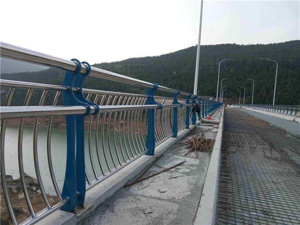 廊坊不锈钢桥梁护栏的特点及其在桥梁安全中的重要作用